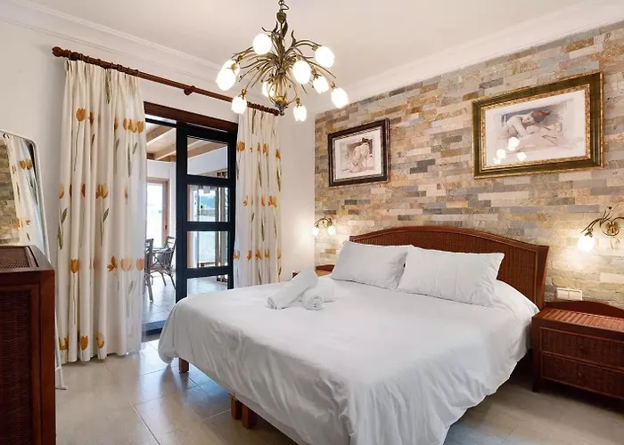 Lanzarote The Olive - Pool Heated Villa *